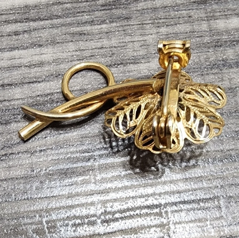 Vintage Brooch Gold Tone Flower with Ruby Red Rhinestone